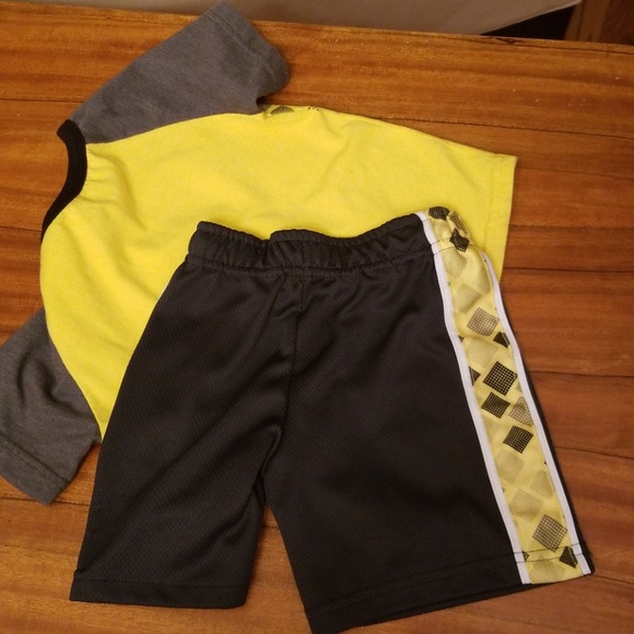 Garanimals Yellow and Gray Tshirt and shorts (2T) - Picture 3 of 4